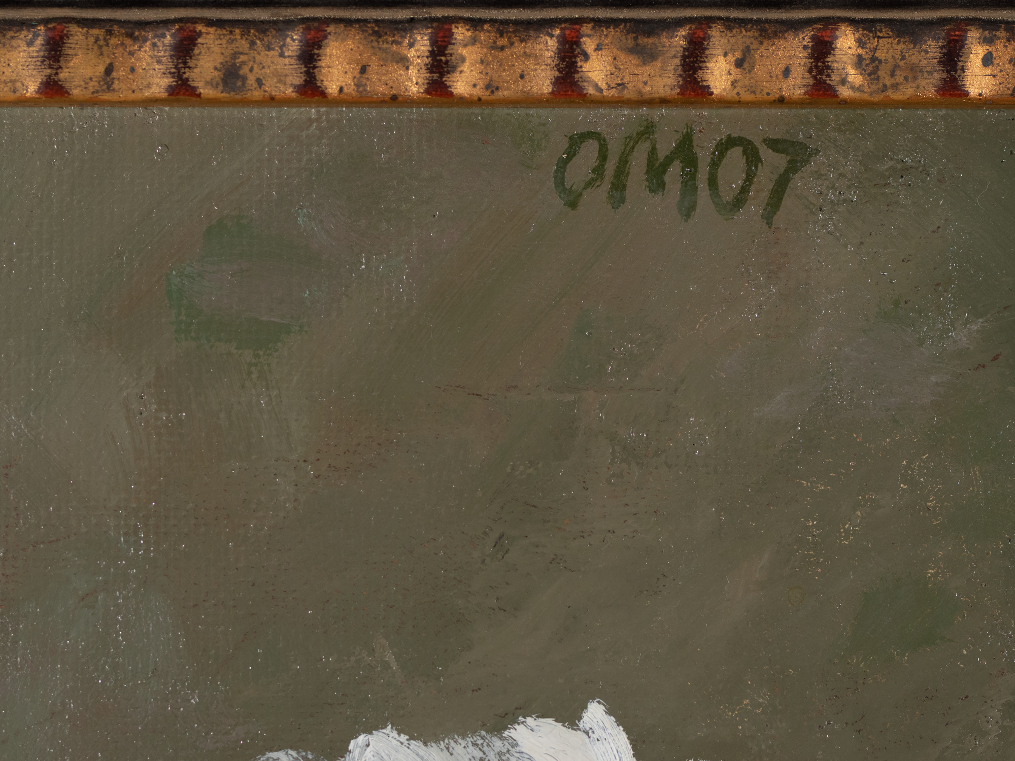 Valged pojengid sinises vaasis