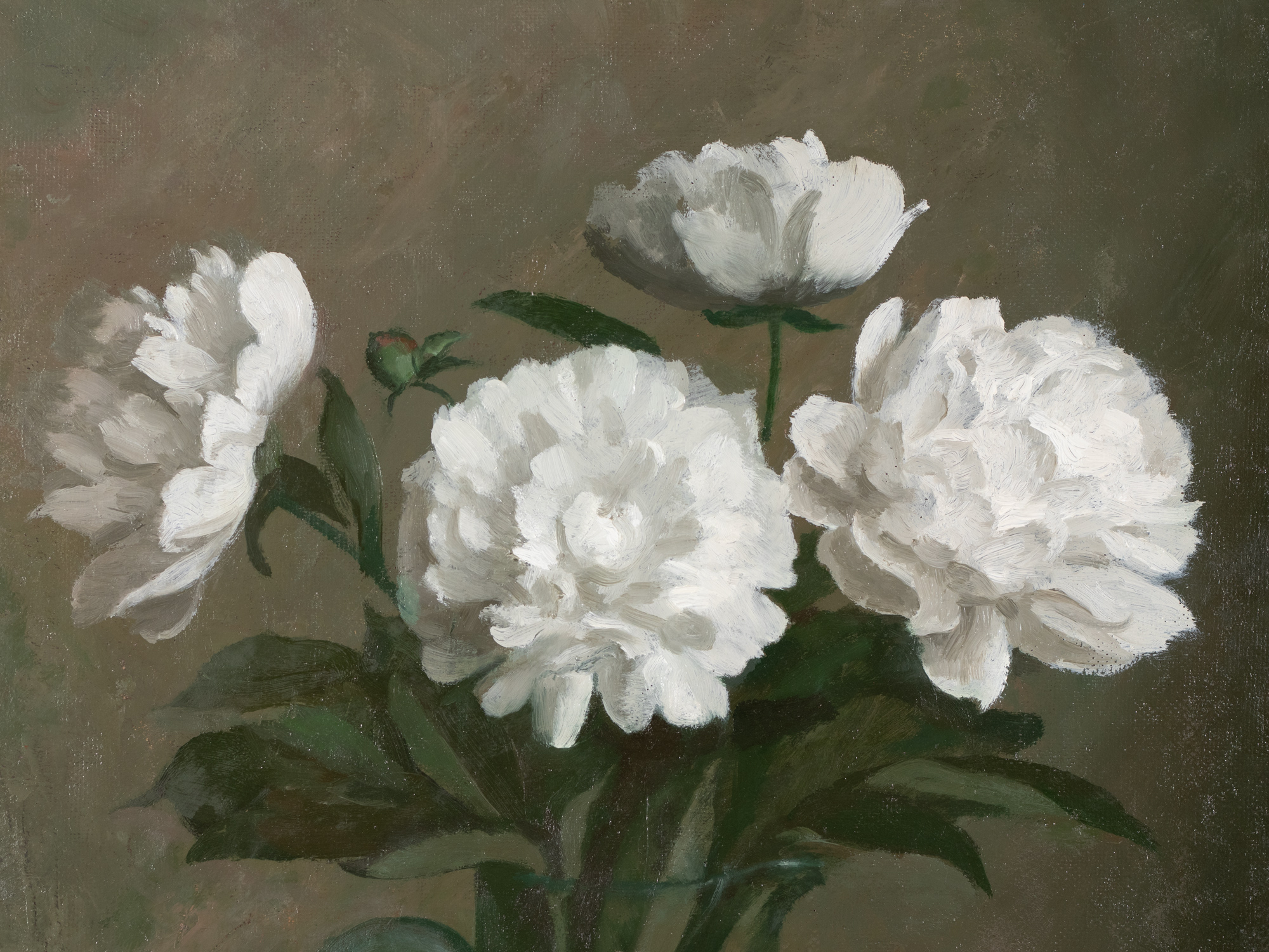 Valged pojengid sinises vaasis