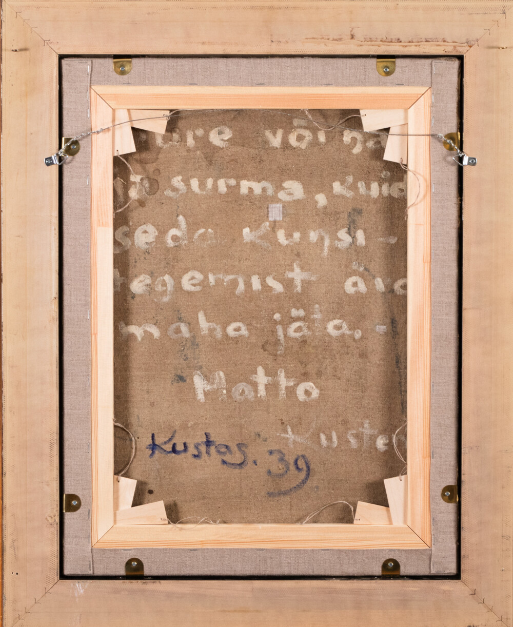 Natüürmort kannu ja tulpidega