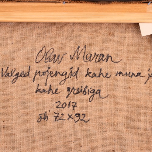 Valged pojengid kahe muna ja kahe greibiga