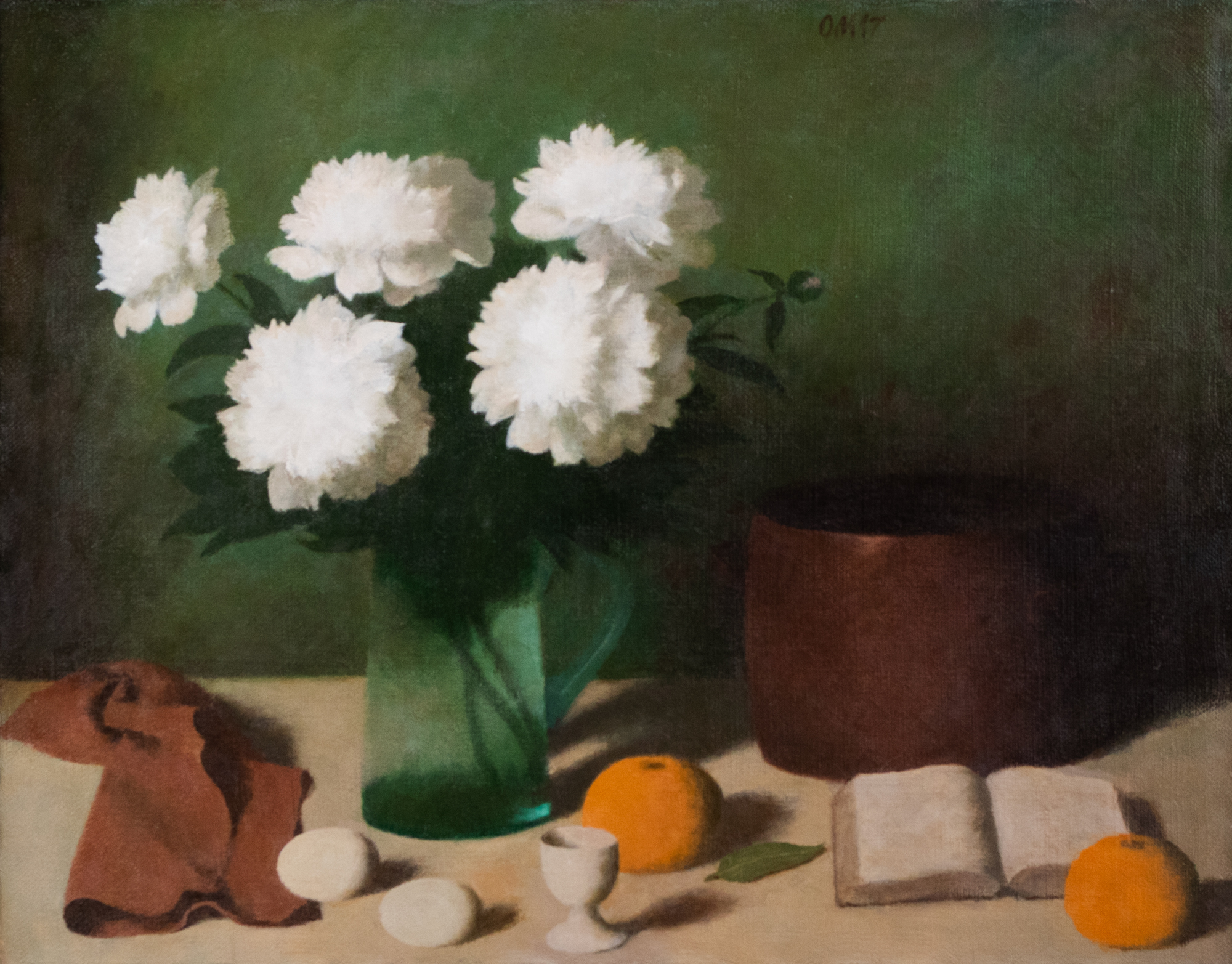 Valged pojengid kahe muna ja kahe greibiga