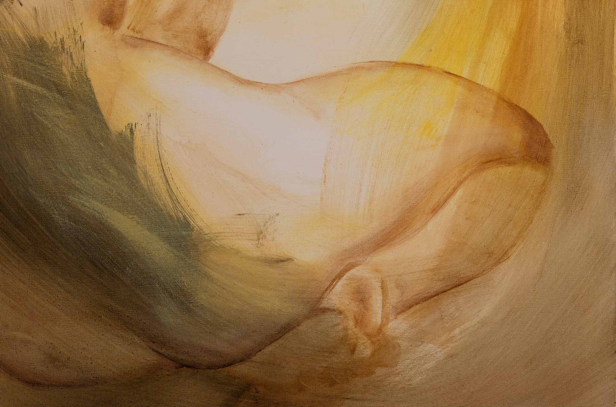 Akt kuldses valguses